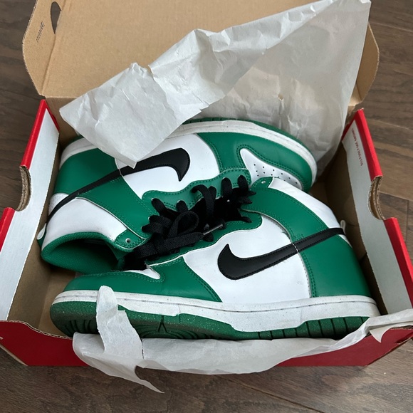 NIKE Dunk High Green White Sneakers w/ Box in Boys Size 5.5 - Picture 3 of 11
